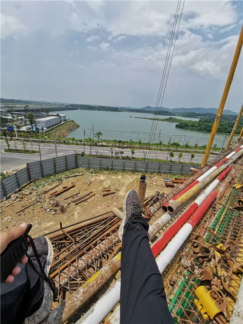 盂县作业中发生设备损坏或人员意外，责任怎么划分？